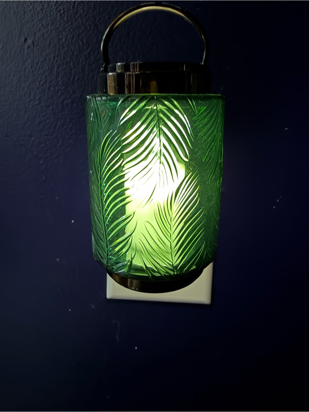 Bath & Body Works Green Leaf Glass Plug-In Lantern